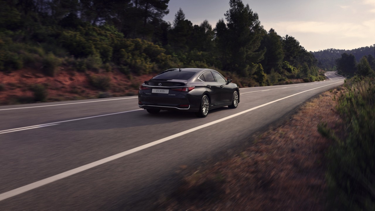 Plug-in Hybrid Electric Cars | Lexus PHEVs | Lexus UK